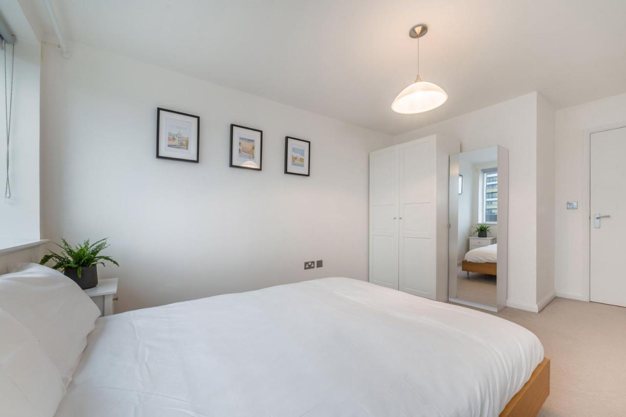 Kensington Luxury Retreat: Spacious 2-Bedroom with Prime Location London Exterior photo