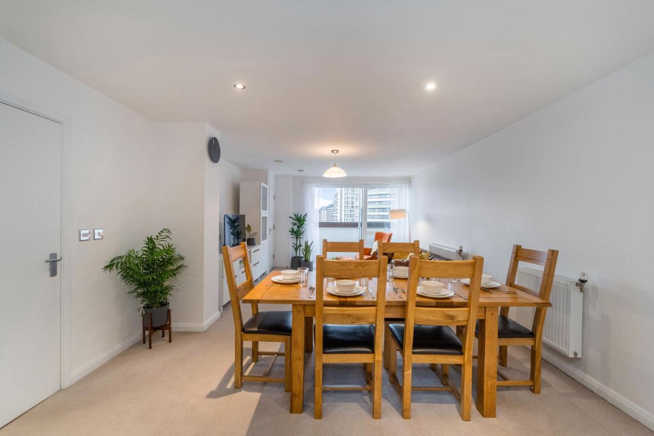 Kensington Luxury Retreat: Spacious 2-Bedroom with Prime Location London Exterior photo