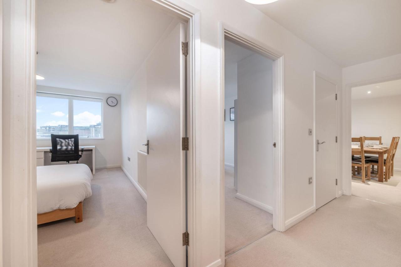 Kensington Luxury Retreat: Spacious 2-Bedroom with Prime Location London Exterior photo
