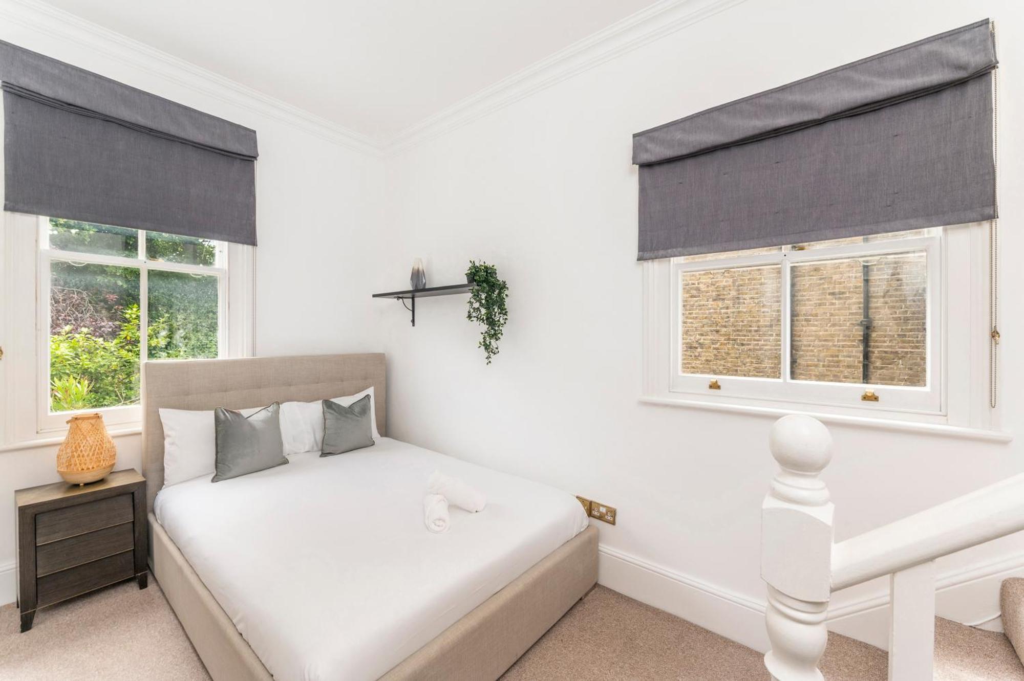Kensington Luxury Retreat: Spacious 2-Bedroom with Prime Location London Exterior photo