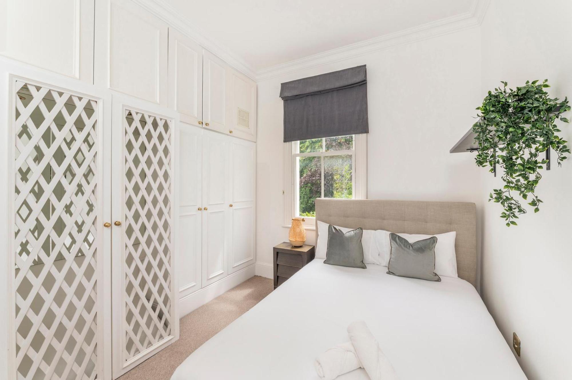 Kensington Luxury Retreat: Spacious 2-Bedroom with Prime Location London Exterior photo