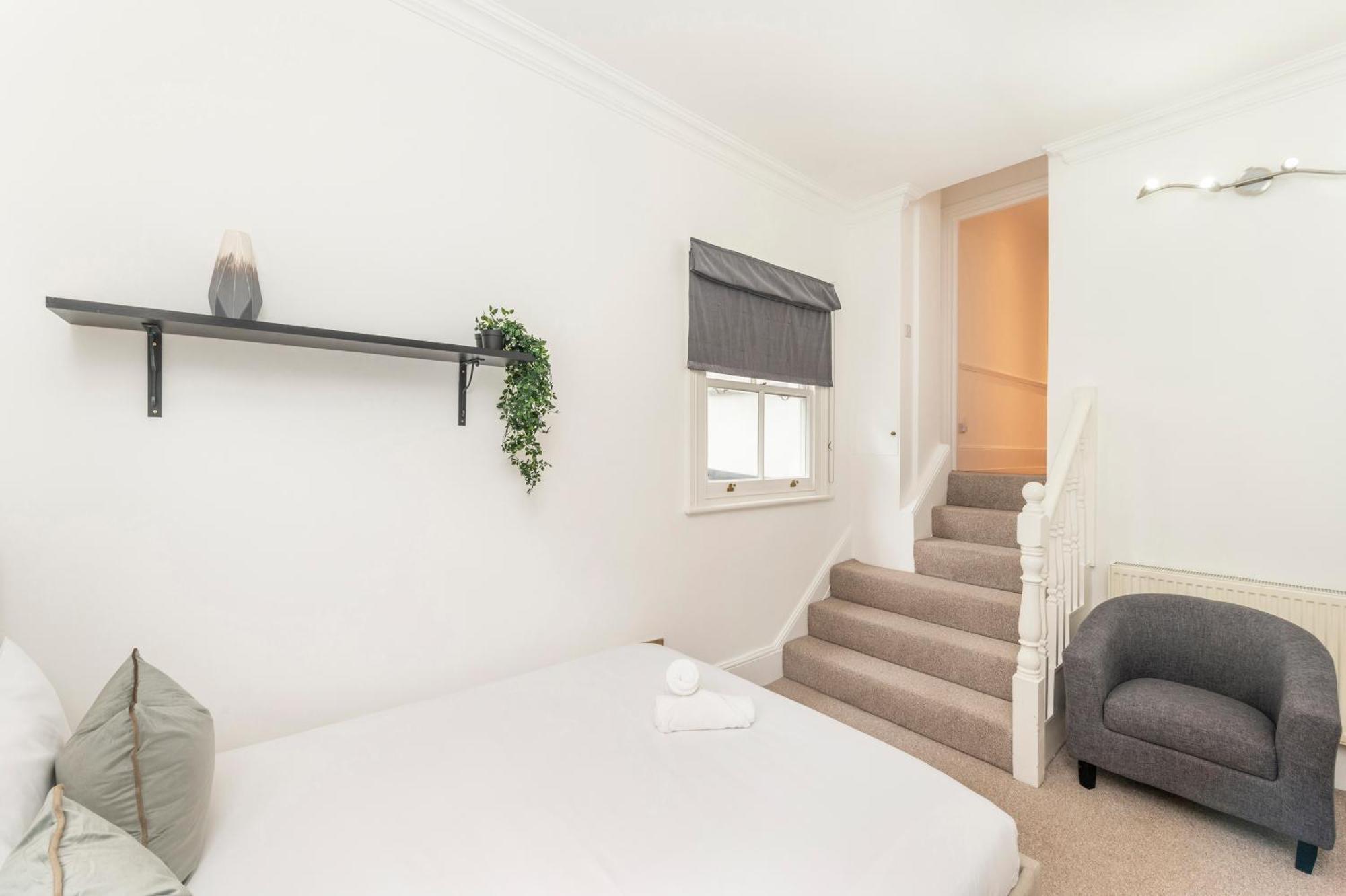 Kensington Luxury Retreat: Spacious 2-Bedroom with Prime Location London Exterior photo